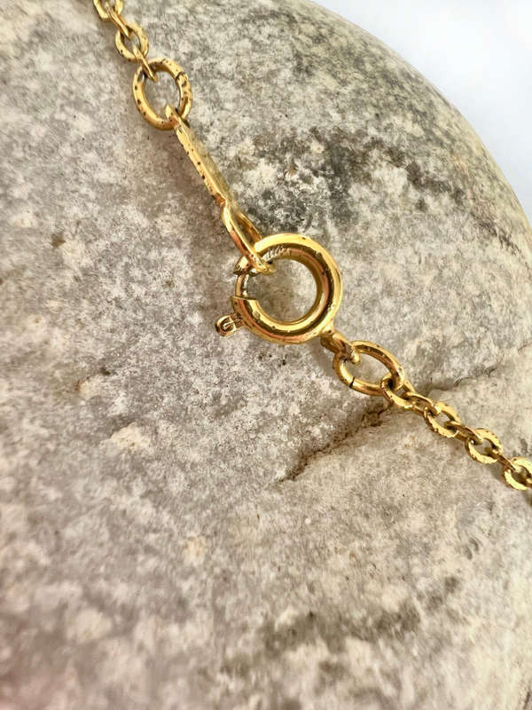 Necklace - Magnetic Necklace Chain With small Bars In between. Gold Tone ML1736