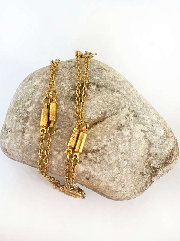 Necklace - Magnetic Necklace Chain With small Bars In between. Gold Tone ML1736