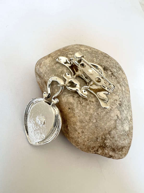 Brooch - Silver Tone hanging Heart with Pearly Pea Shaped Stone ML1742