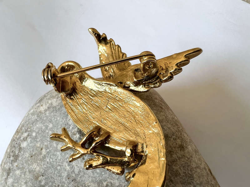 Brooch - Vintage Gold Tone Bird Design with Enamel Red and Black Wings with a Red Glass Eye ML1744