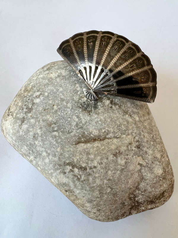Brooch - Vintage Siam Sterling Silver Fan Shaped Figural Brooch Pin ML1754