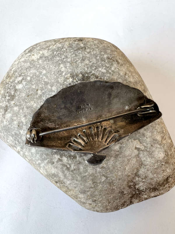 Brooch - Vintage Siam Sterling Silver Fan Shaped Figural Brooch Pin ML1754
