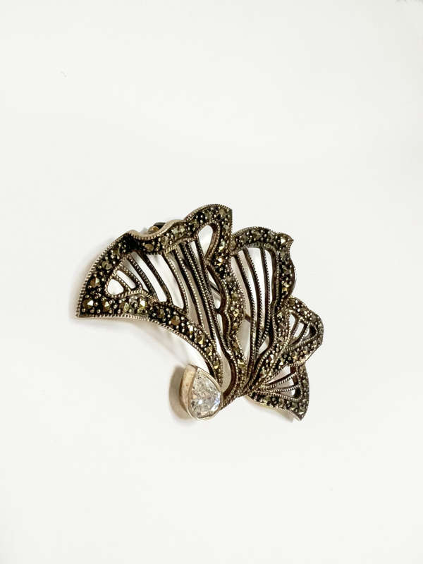 Brooch - 925 Silver Marcasite Brooch Shaped Like an Open Fan with Crystal ML1763