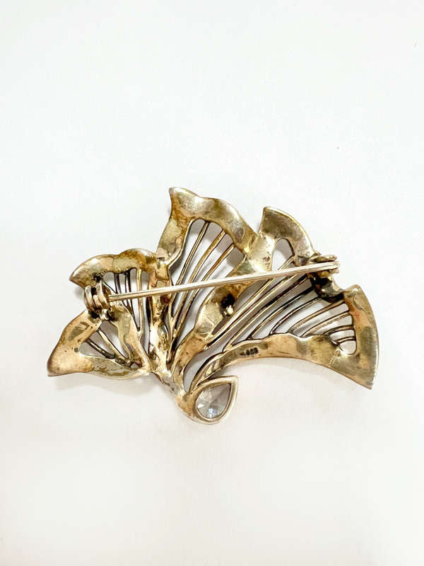 Brooch - 925 Silver Marcasite Brooch Shaped Like an Open Fan with Crystal ML1763