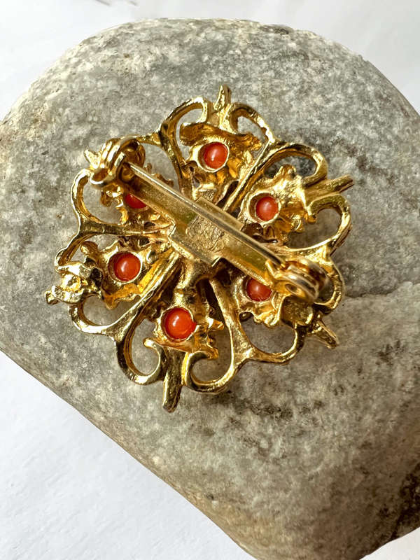 Brooch - Gold Tone Flower Shape Design with Centre Pearly Bead surrounded by 6 Coral Colour Beads...