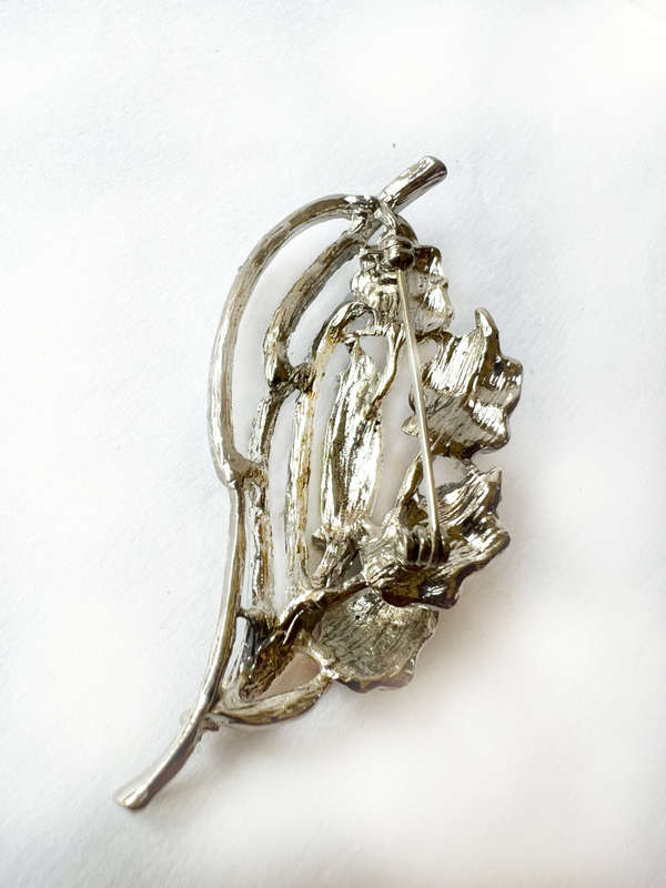 Brooch - Silver Tone Filigree Leaf Design with Smaller Leaves and Long Citrine Colour Stone in Ce...