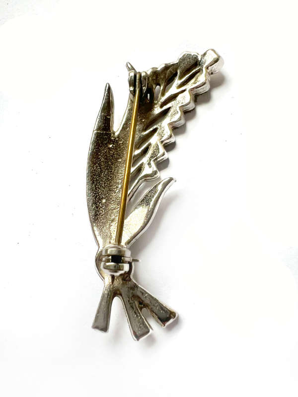 Brooch - Silver Tone Filigree Pin Flower Design ML1780