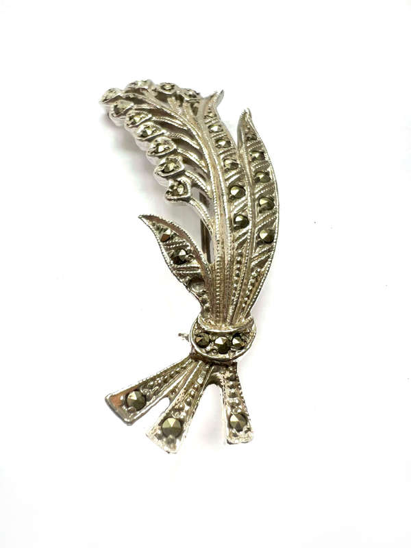 Brooch - Silver Tone Filigree Pin Flower Design ML1780