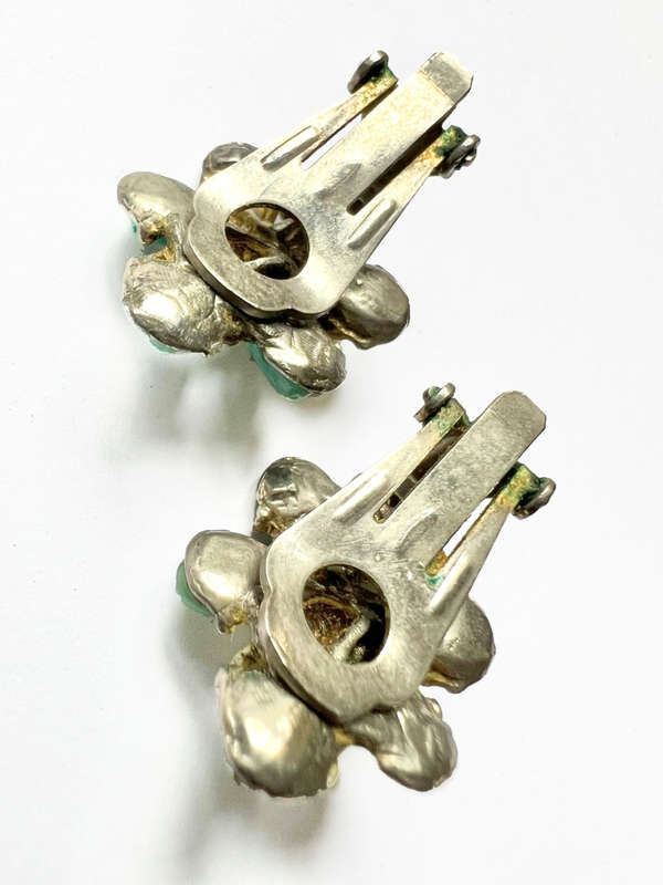Earrings - Vintage Aventurine Green Stones - Clip on Earrings Silver Tone ML1783