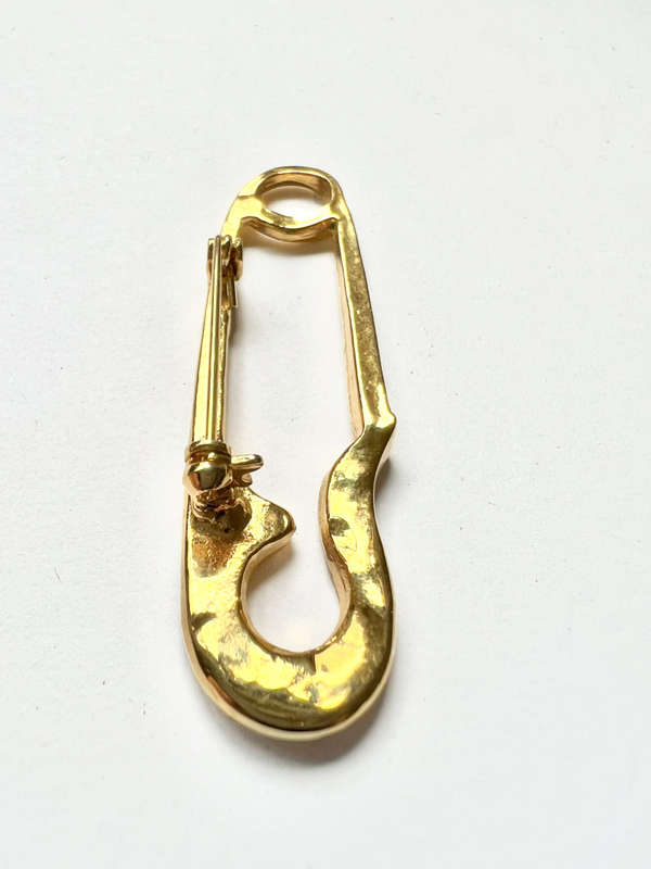 Brooch - 1980's Retro Gold Tone Safety Pin Design with Diamantes on the top end ML1784