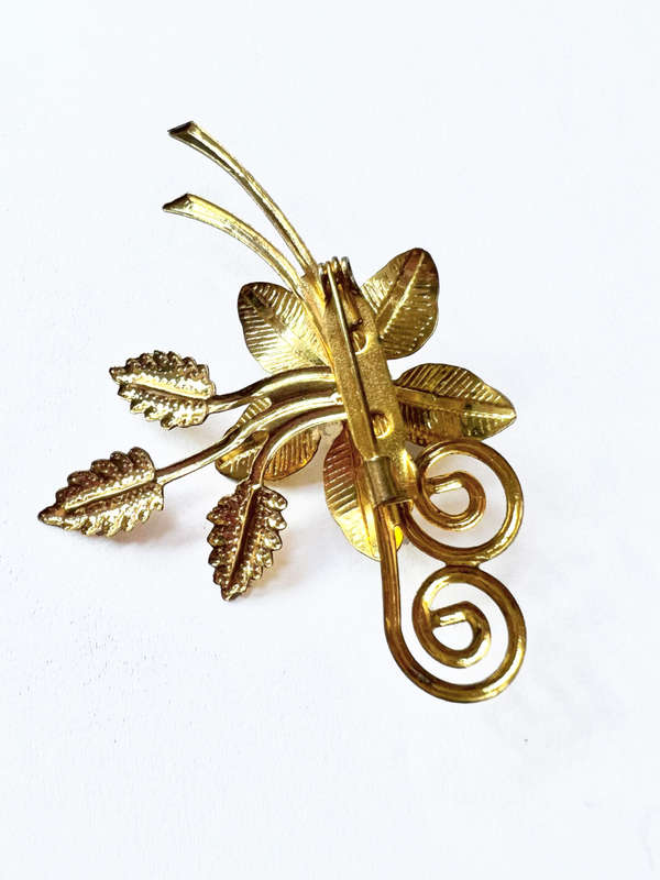 Brooch- Gold Tone Flower on Stem with Leaves and Large Pearly Bead in Centre of Flower ML1789