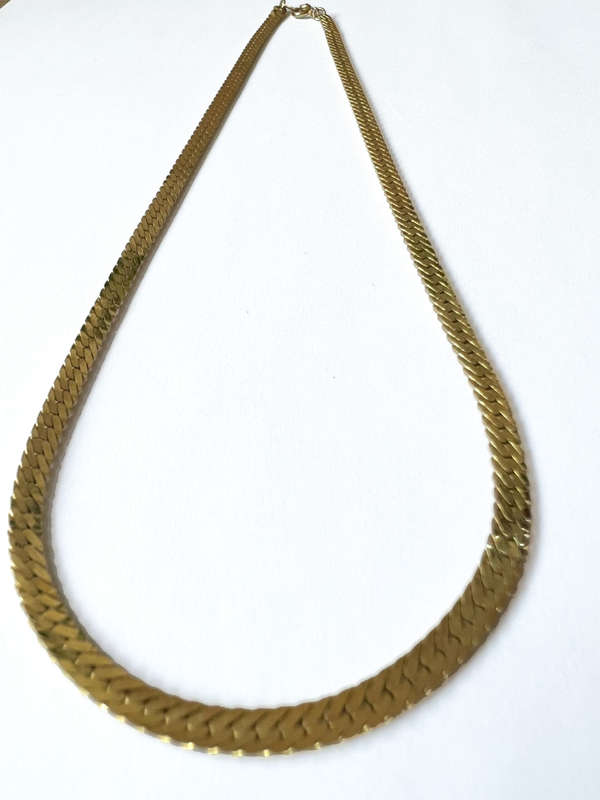 Necklace - Thin Neck Chain. Gold Tone Choker, Snake Skin Design ML1791
