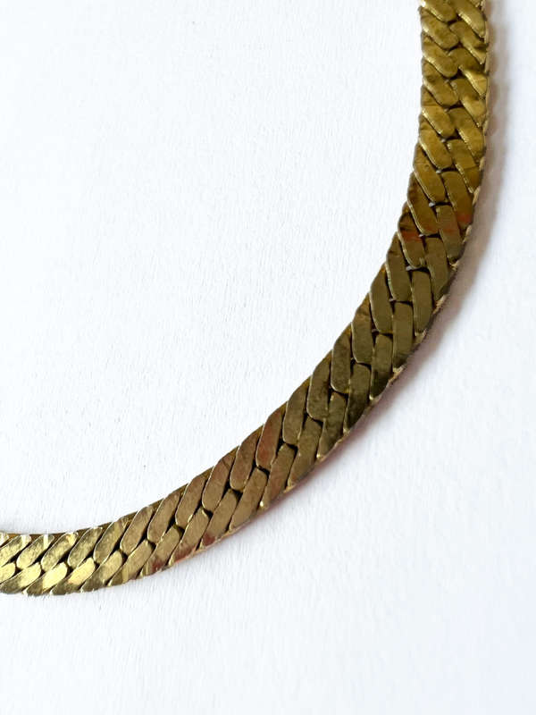 Necklace - Thin Neck Chain. Gold Tone Choker, Snake Skin Design ML1791
