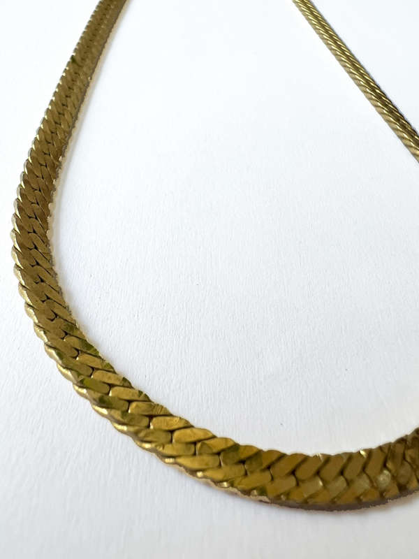 Necklace - Thin Neck Chain. Gold Tone Choker, Snake Skin Design ML1791