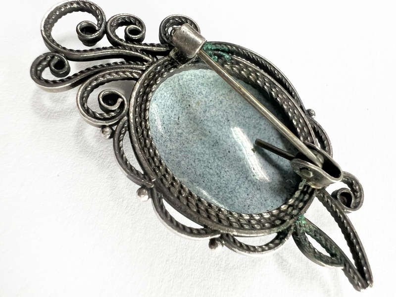 Brooch - Vintage Floral Design. Oval Silver Coloured Metal ML1794