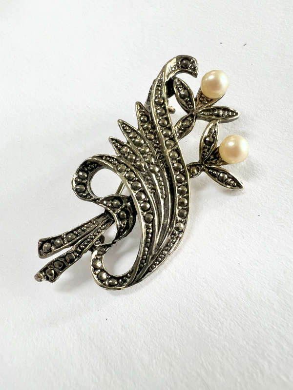Brooch - Vintage Metal Tone Flower Held Together with a Ribbon and Pearly Beads in Each Flower ML...