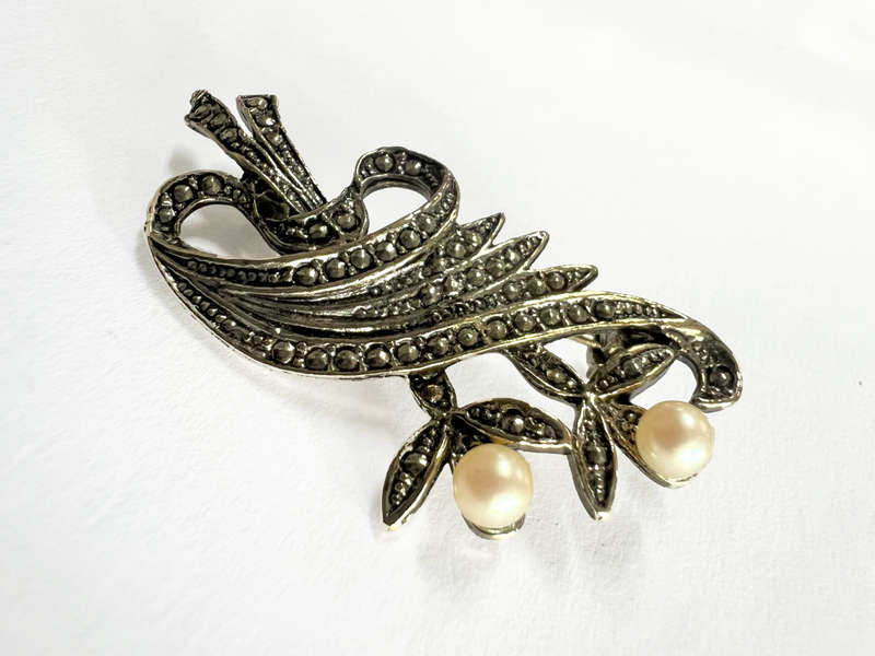 Brooch - Vintage Metal Tone Flower Held Together with a Ribbon and Pearly Beads in Each Flower ML...