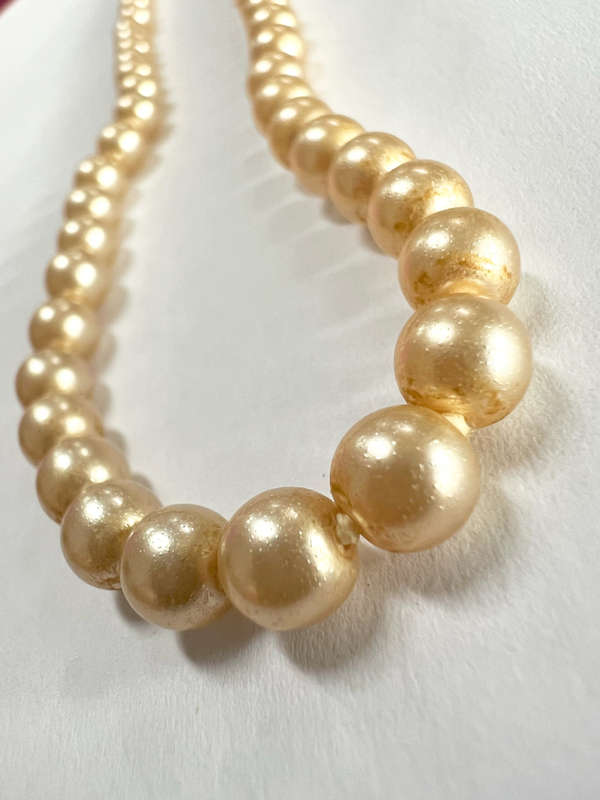 Necklace - Cream Faux Pearl Choker. Round Gold Colour. Round Clasp ML1799