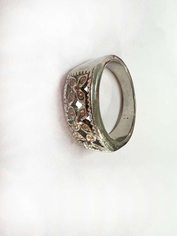 Ring - Silver Tone Colour. Wide Band with Centre Design of 3 Flowers ML1804