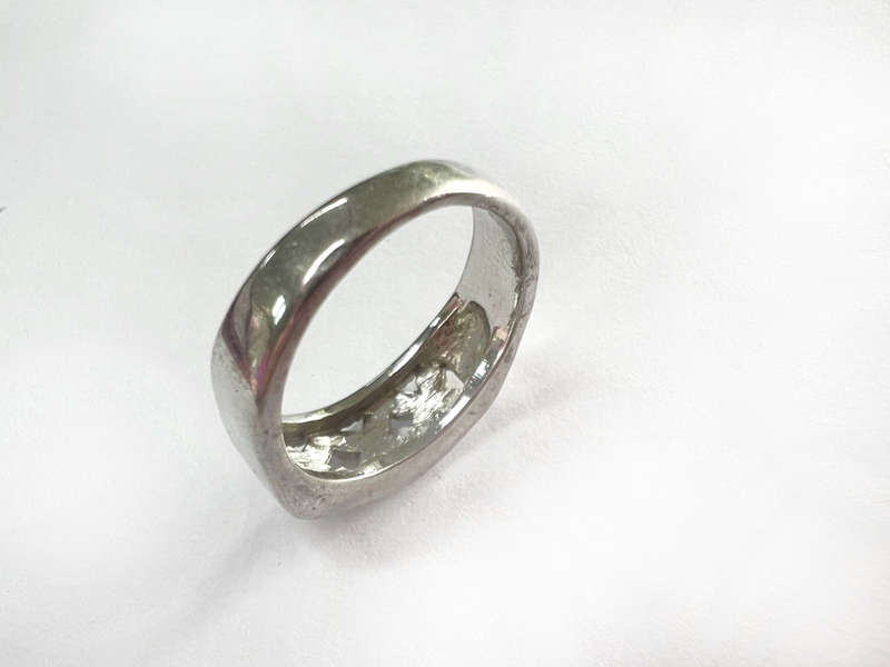 Ring - Silver Tone Colour. Wide Band with Centre Design of 3 Flowers ML1804