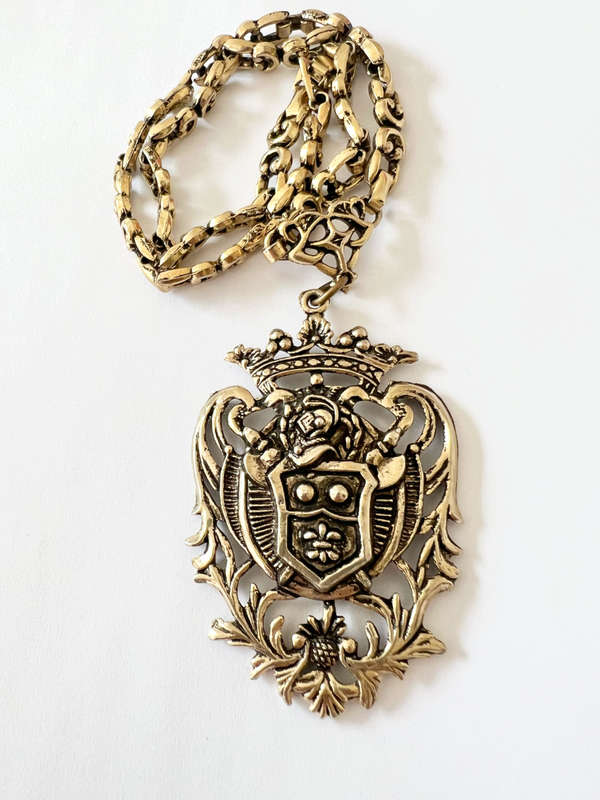 Necklace - Vintage Crest Shield Renaissance Gold Tone Necklace ML1811