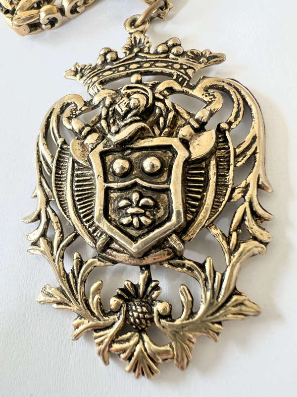 Necklace - Vintage Crest Shield Renaissance Gold Tone Necklace ML1811