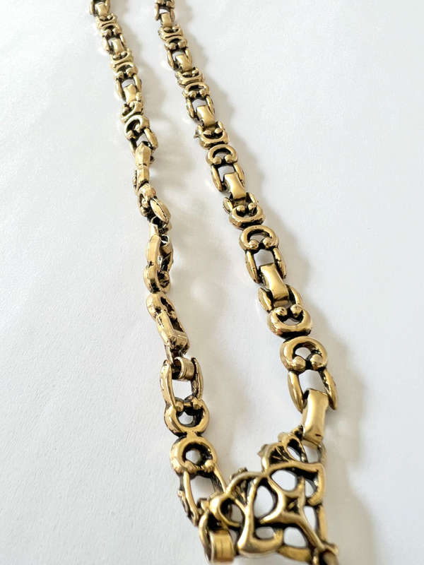 Necklace - Vintage Crest Shield Renaissance Gold Tone Necklace ML1811