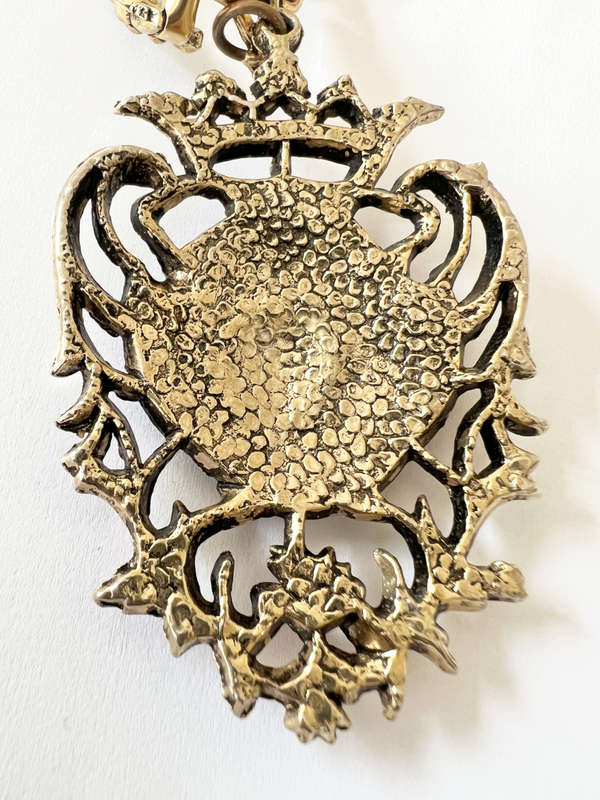 Necklace - Vintage Crest Shield Renaissance Gold Tone Necklace ML1811
