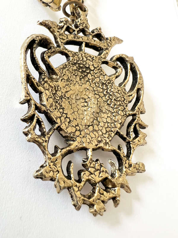 Necklace - Vintage Crest Shield Renaissance Gold Tone Necklace ML1811