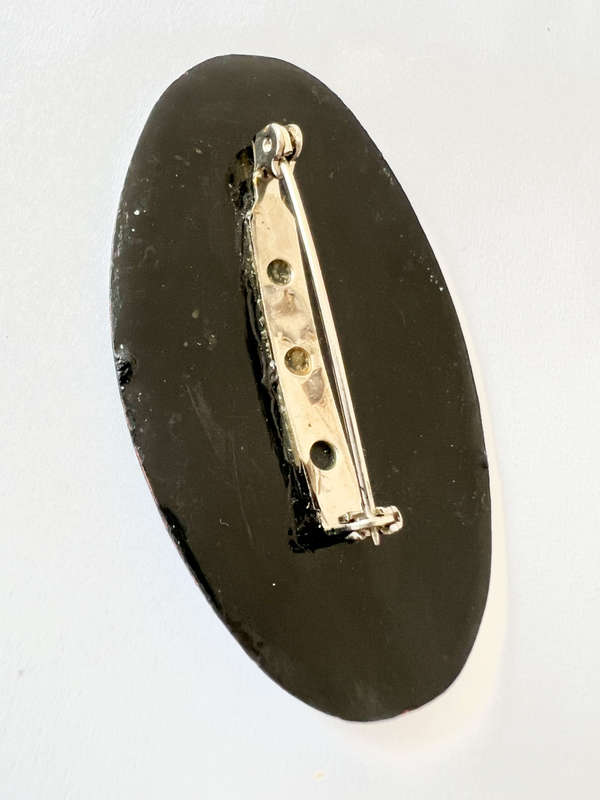 Brooch- Oval Enamel with different colour sprinkles ML1812