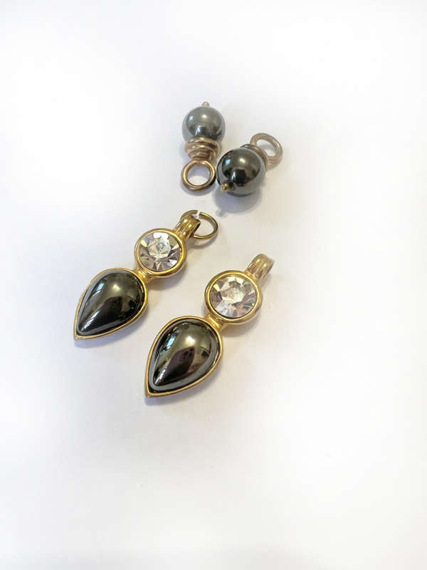 Earrings - Drop design. Gold Colour. Pretty Woman with No hoop ML1836