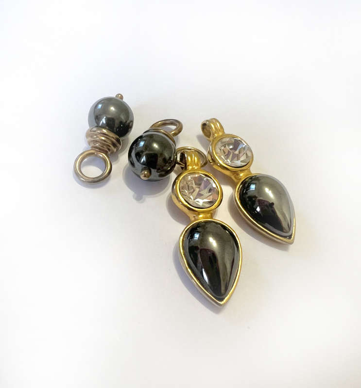 Earrings - Drop design. Gold Colour. Pretty Woman with No hoop ML1836