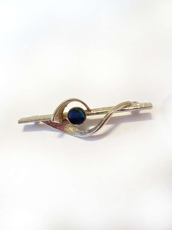 Brooch - Silver Tone Pin. Blue Bead in Centre ML1837