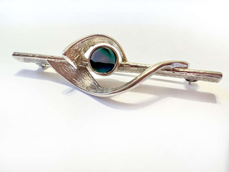 Brooch - Silver Tone Pin. Blue Bead in Centre ML1837