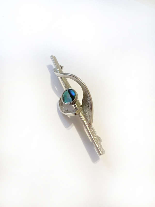 Brooch - Silver Tone Pin. Blue Bead in Centre ML1837
