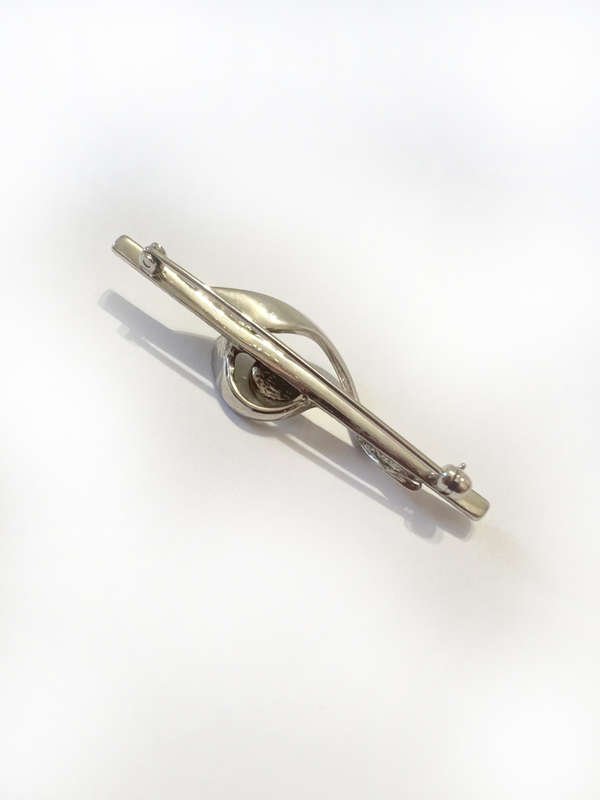 Brooch - Silver Tone Pin. Blue Bead in Centre ML1837