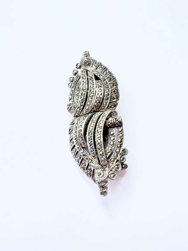 Brooch - Vintage Marcasite Combination Silver Tone. Unusual Design ML1838