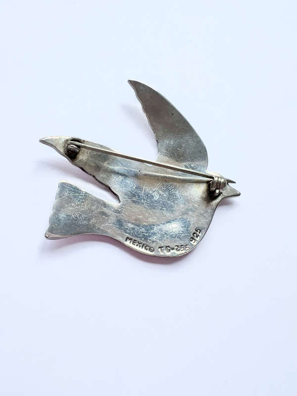 ML1840 Brooch - Dove of Peace. Mexican TG256 Stamped. 925 Silver. Inlayed with Turquoise