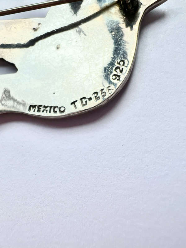 ML1840 Brooch - Dove of Peace. Mexican TG256 Stamped. 925 Silver. Inlayed with Turquoise