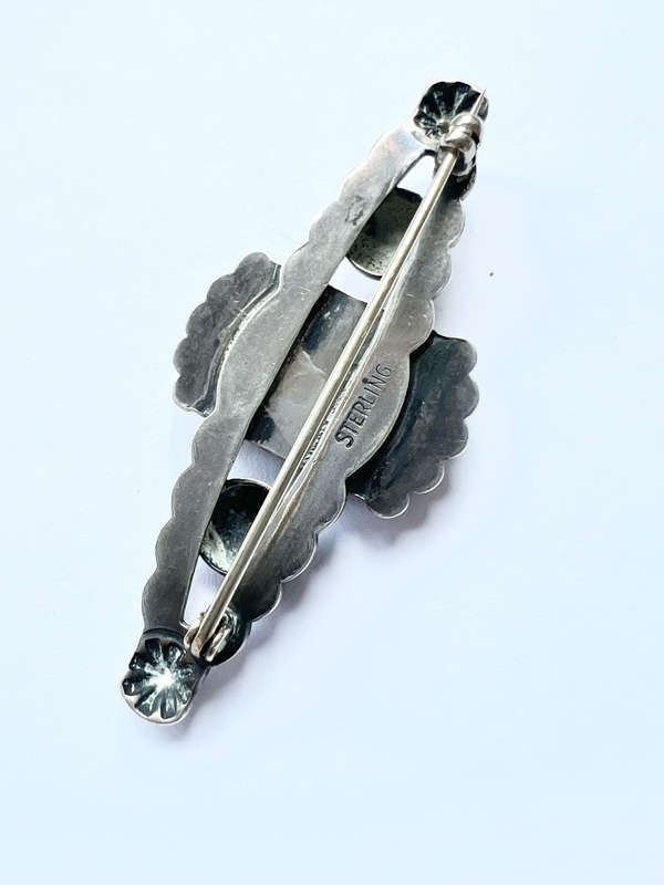 Brooch - Vintage Oval Green Stone in Centre. Sterling Scalloped Design ML1843