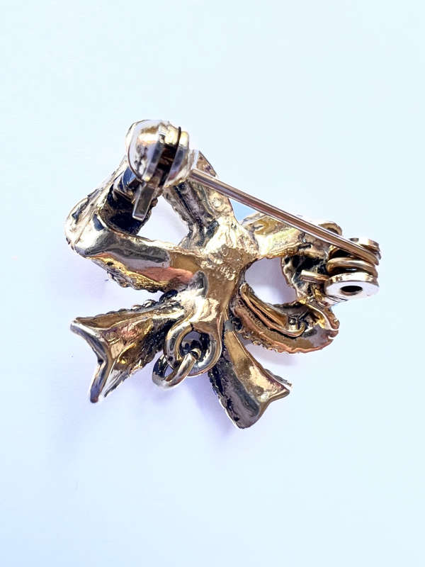 Brooch - Vintage Gold Tone Bow Pin. Oval Clear Stone in Centre ML1856