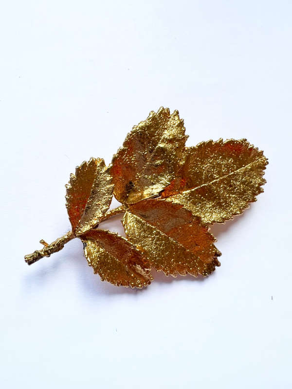 Brooch - Vintage Multi Leaf Stem Brooch. Brush Textured. Gold Tone ML1858