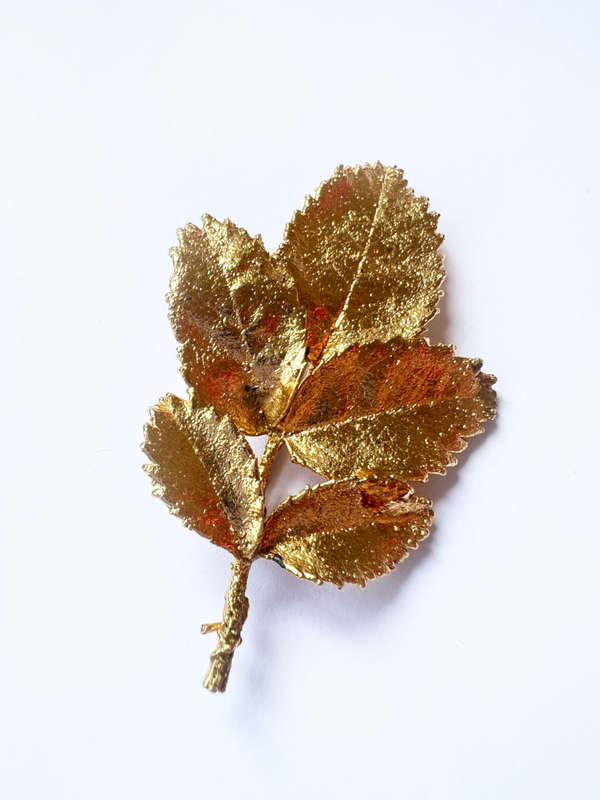 Brooch - Vintage Multi Leaf Stem Brooch. Brush Textured. Gold Tone ML1858