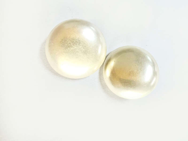 Earrings - Vintage Round Clip Ons. Pearly in Colour with a Sheen ML1877