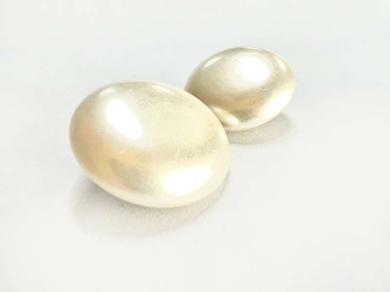 Earrings - Vintage Round Clip Ons. Pearly in Colour with a Sheen ML1877