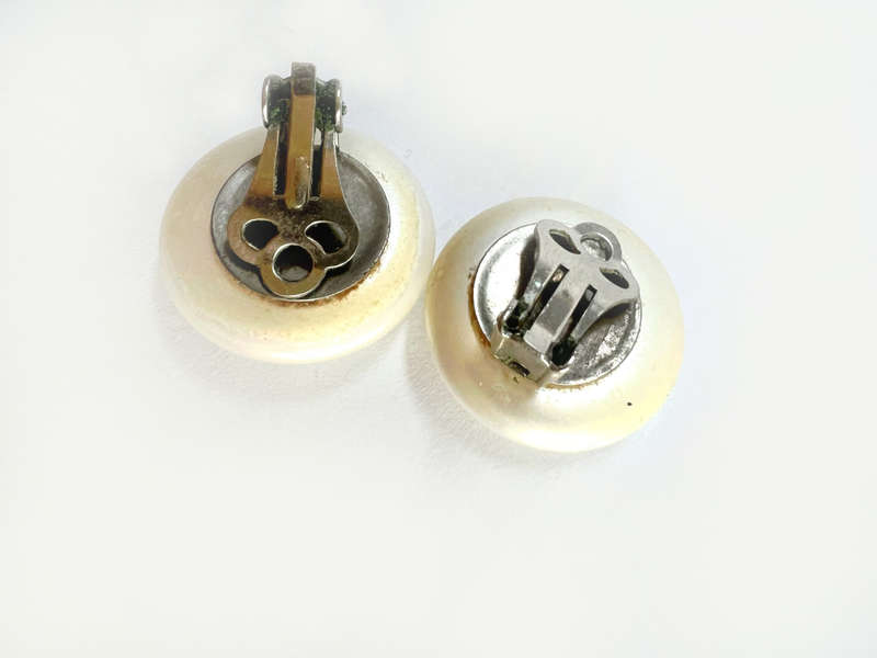 Earrings - Vintage Round Clip Ons. Pearly in Colour with a Sheen ML1877
