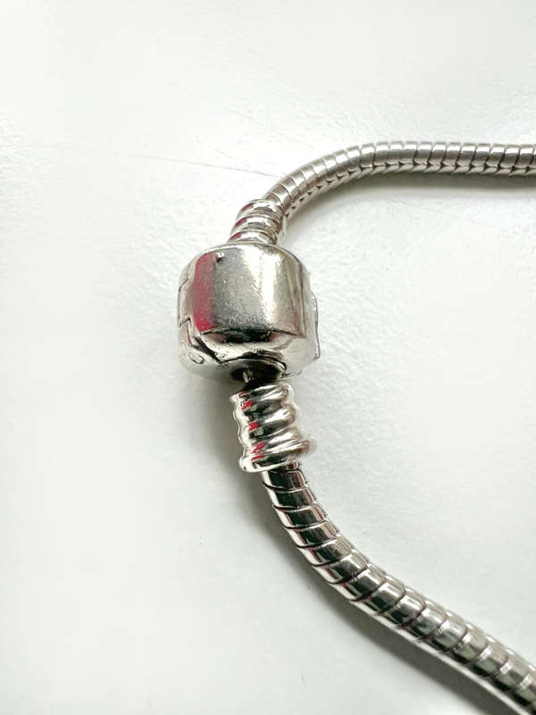 Bracelet - Charm Bracelet. Silver Tone. Pretty In Pink ML1890