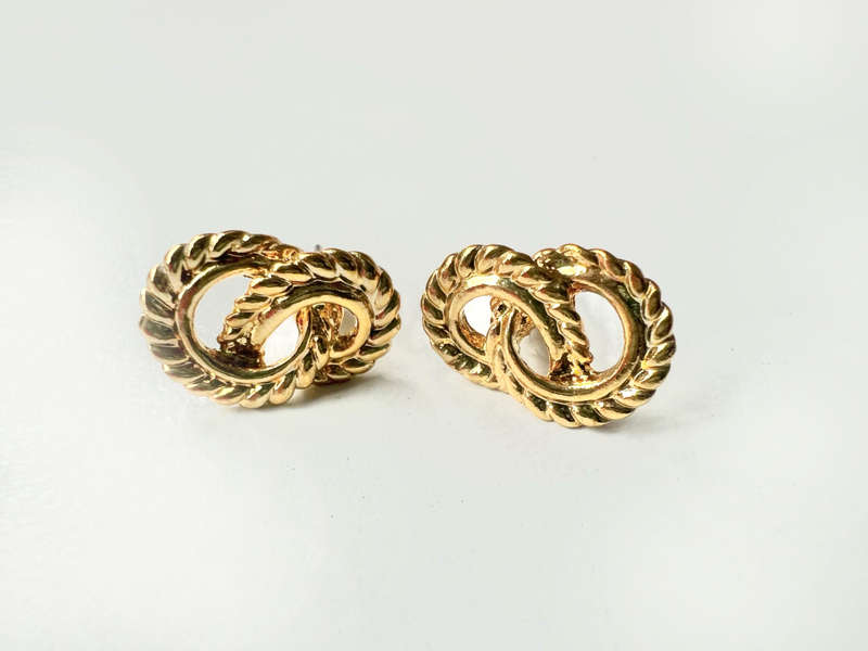 Earrings - Gold Tone Studs. Rope Twirl Shape ML1897
