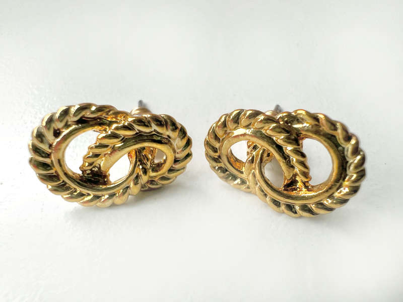 Earrings - Gold Tone Studs. Rope Twirl Shape ML1897