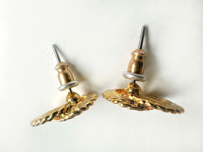 Earrings - Gold Tone Studs. Rope Twirl Shape ML1897